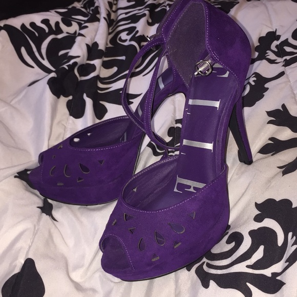 Elle Shoes - Selling these purple heels from Elle!
